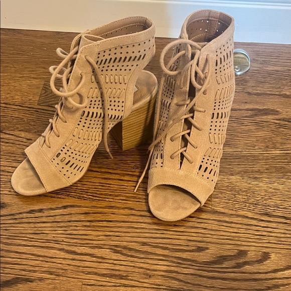 Steve Madden Tan Lace-Up Peep Toe Heeled Boots - Picture 1 of 4